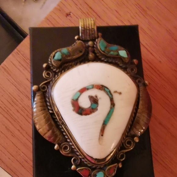 Balinese Ivory colour pendant,  handcrafted. 3" Large - Picture 4 of 4